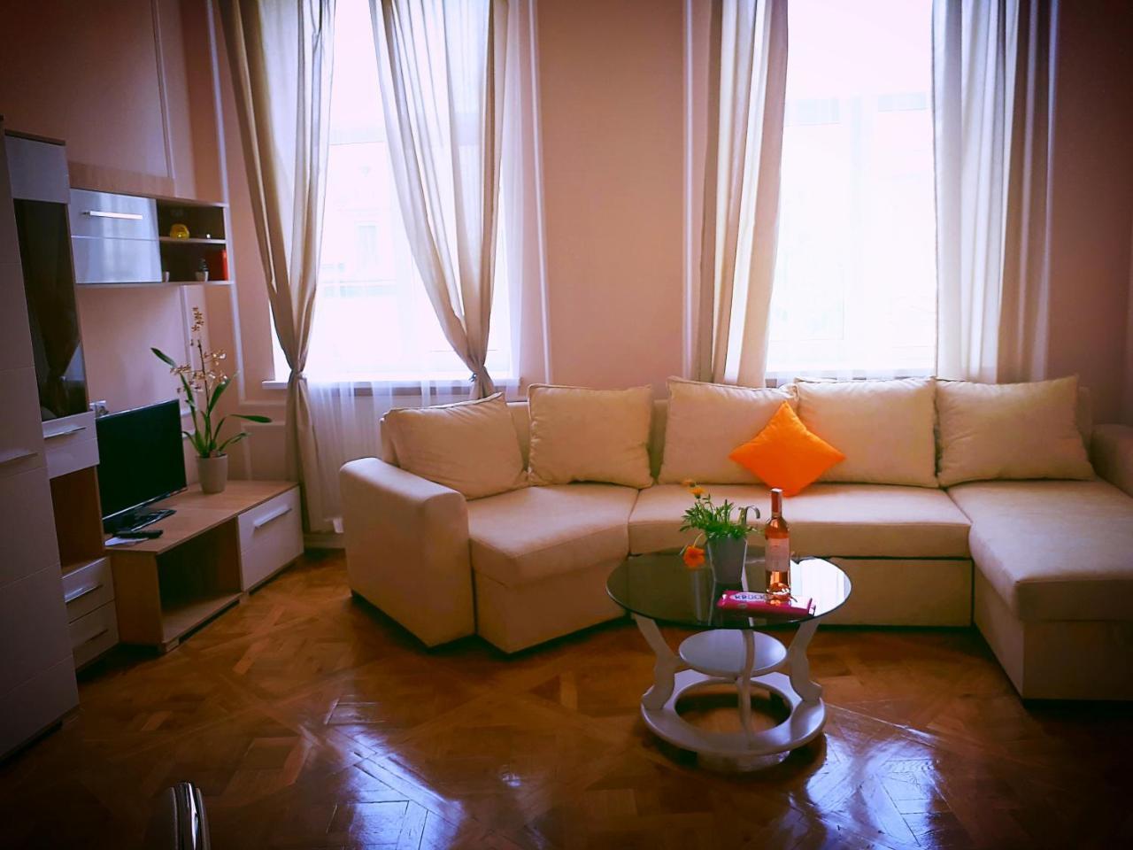 Apartment In The City Center İvano-Frankivsk Dış mekan fotoğraf
